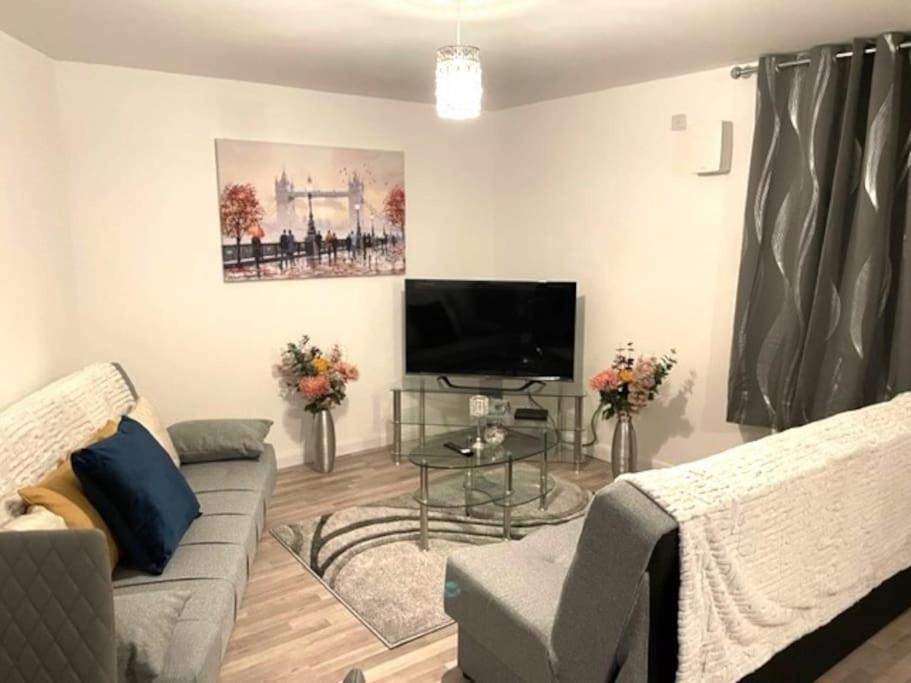 Supreme - 1 Bedroom Apart Sleeps 4 Short/Long Stay Gillingham  Esterno foto