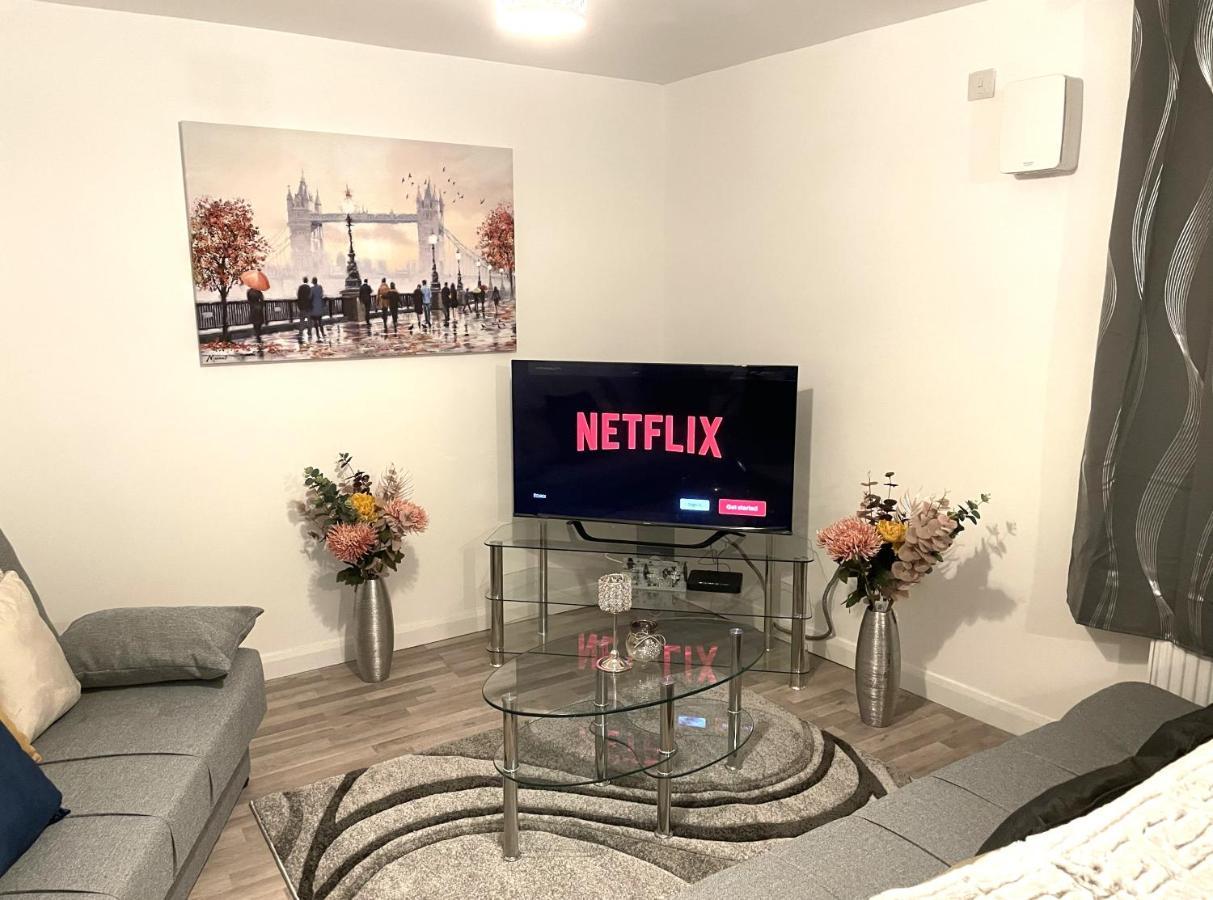 Supreme - 1 Bedroom Apart Sleeps 4 Short/Long Stay Gillingham  Esterno foto