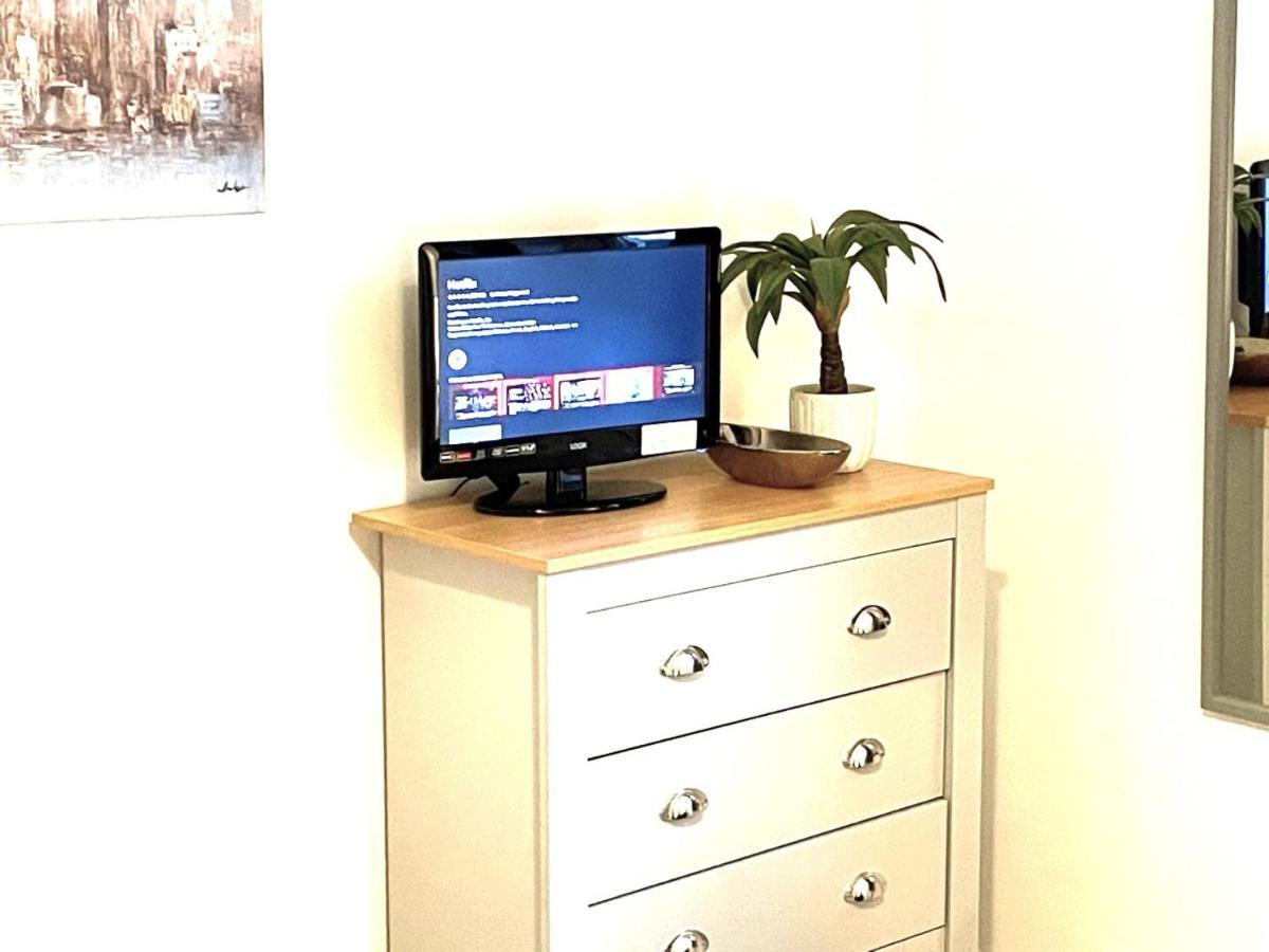 Supreme - 1 Bedroom Apart Sleeps 4 Short/Long Stay Gillingham  Esterno foto