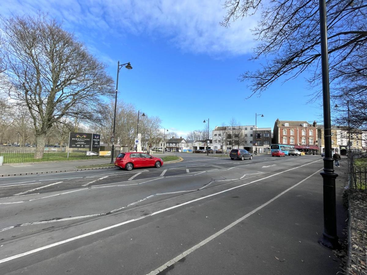 Supreme - 1 Bedroom Apart Sleeps 4 Short/Long Stay Gillingham  Esterno foto